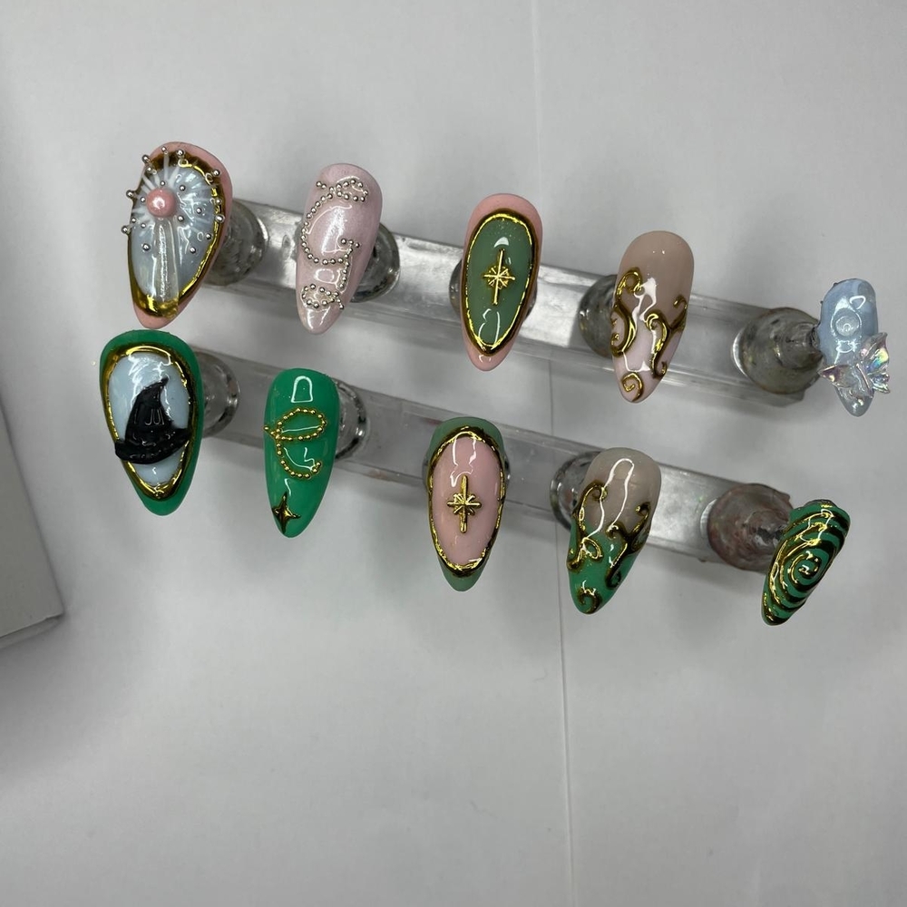 Elegant Gold and Green Nail Art Set - Picture 4 of 5